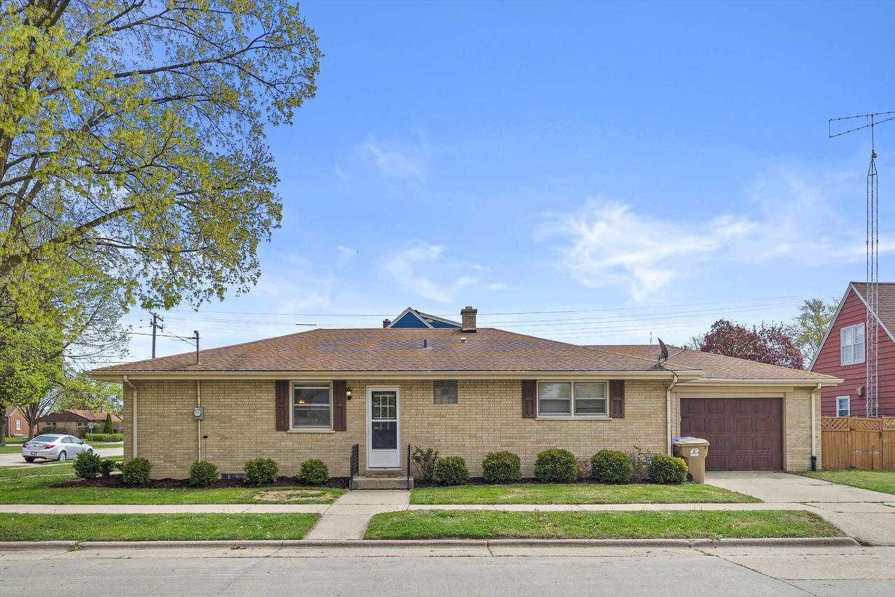 2317 79th St, Kenosha, WI 53143