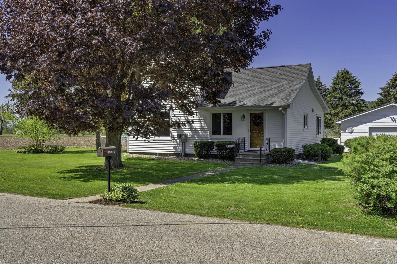 16735 S 12th St, Galesville, WI 54630