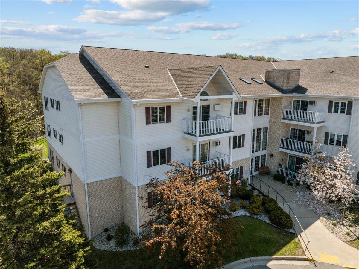 715 Canterberry Ct #301, West Bend, WI 53090