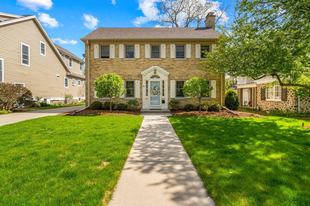 607 E Day Ave, Whitefish Bay, WI 53217