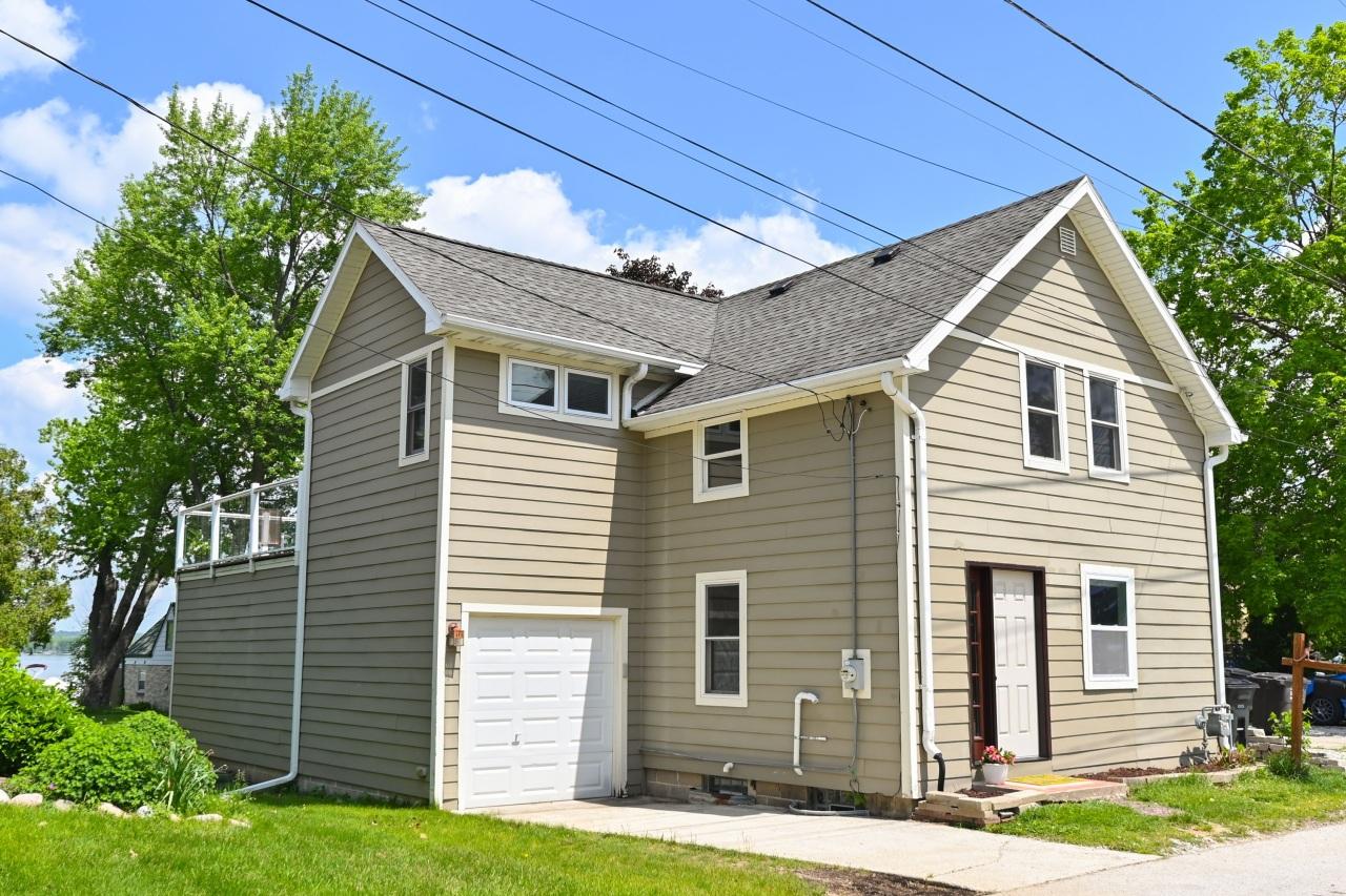 N27W27260 Woodland Dr, Pewaukee, WI 53072