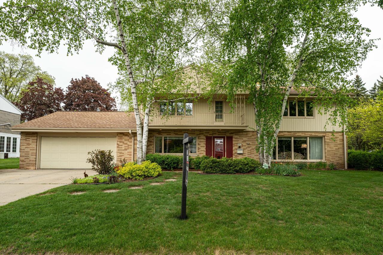 7831 Geralayne Cir, Wauwatosa, WI 53213