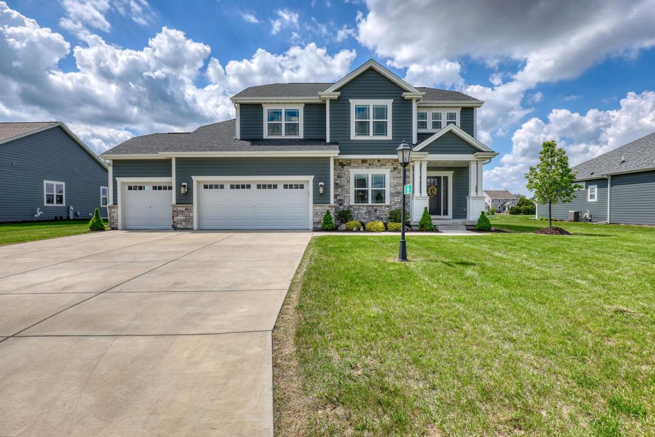 2863 Kegonsa Dr, Summit, WI 53066