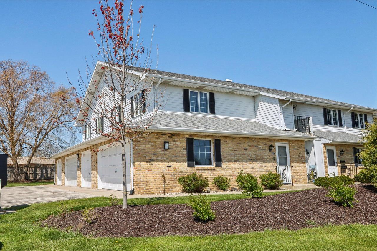 8630 30th Ave #202, Kenosha, WI 53142