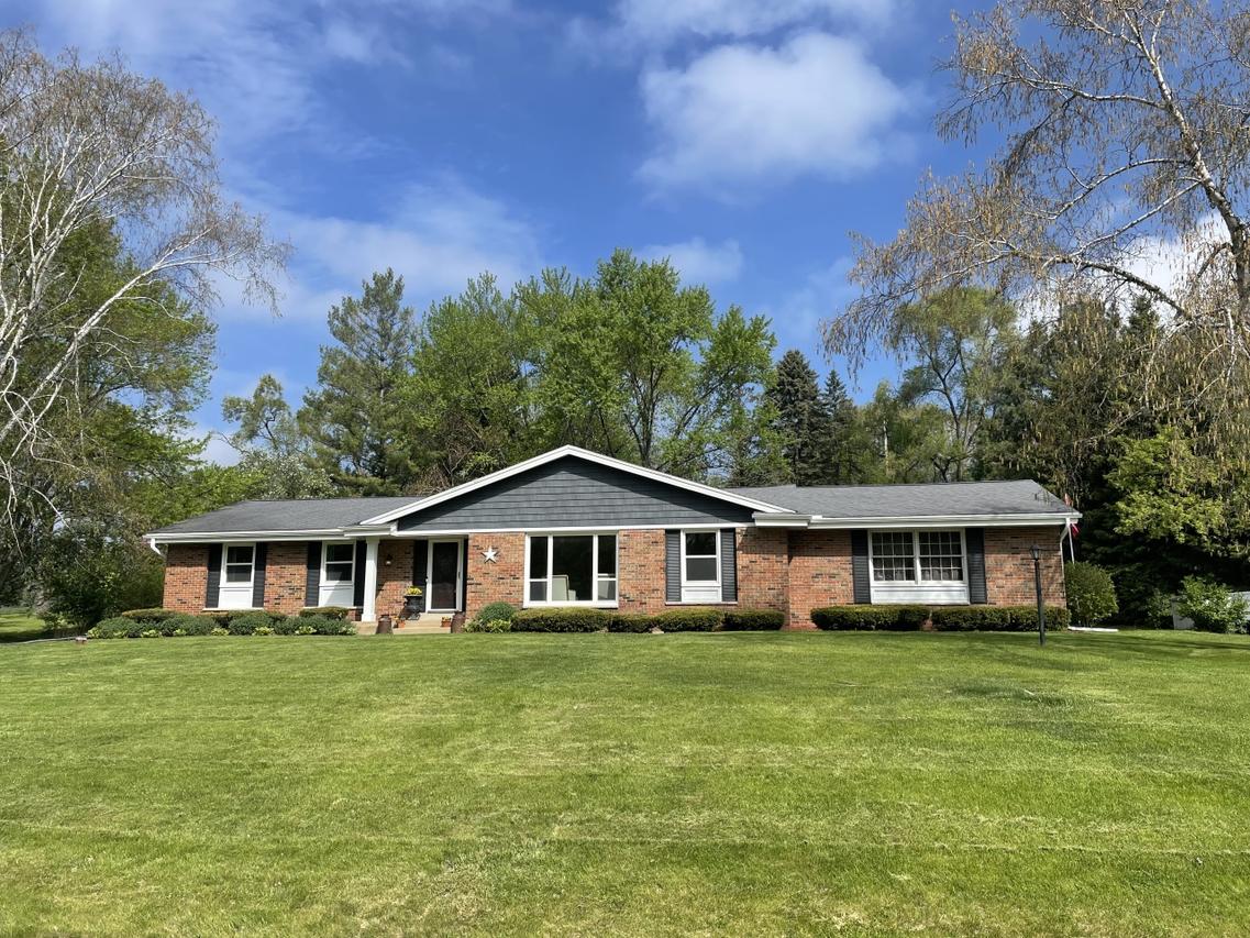 825 Poplar Creek, Brookfield, WI 53045