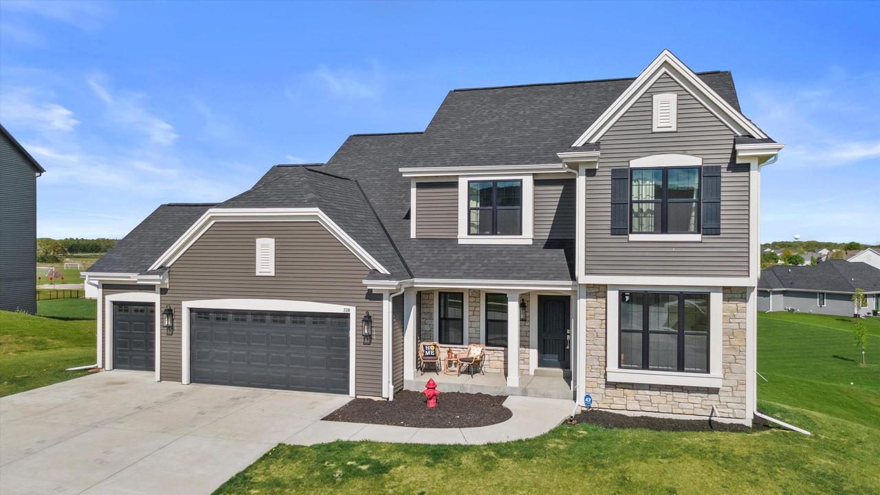 728 Prairie Hill, Mukwonago, WI 53149