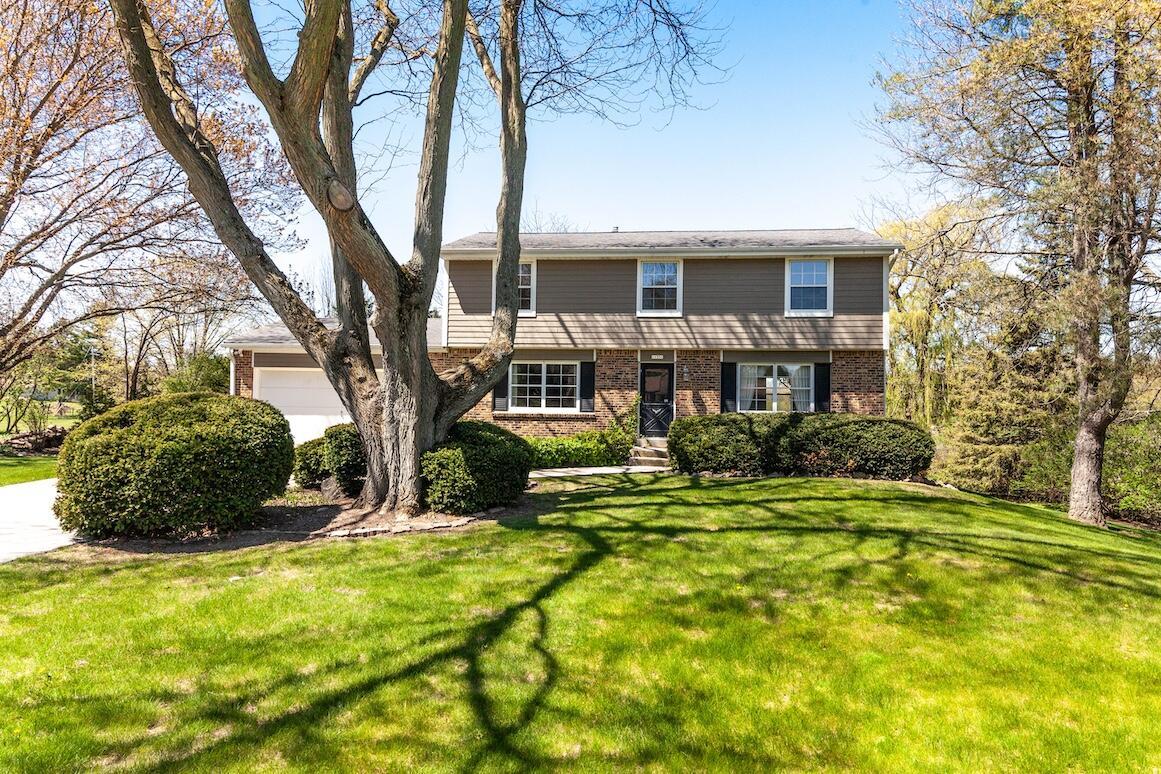 11351 N Glenwood Dr, Mequon, WI 53097