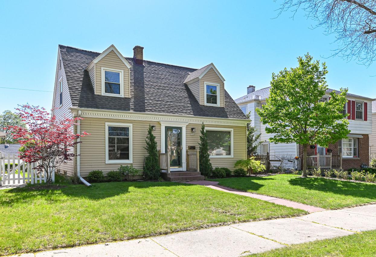 3264 N 81st St, Milwaukee, WI 53222