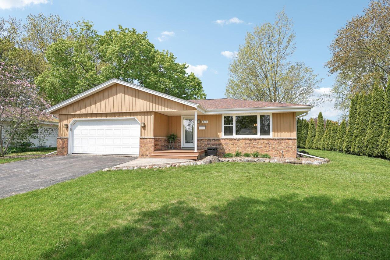 815 6th Ave, Grafton, WI 53024
