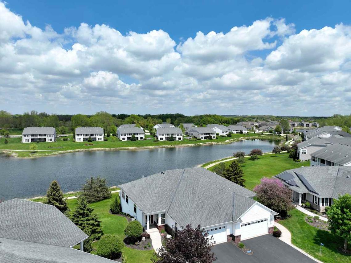 N52W35336 Lighthouse Ln #71-1, Oconomowoc, WI 53066