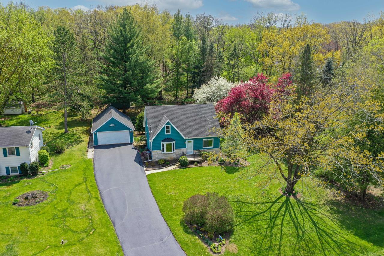 N7008 Oakwood Rd, Richmond, WI 53190