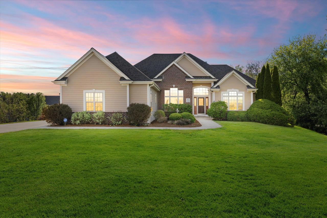 W271N2493 Orchard Ln, Pewaukee, WI 53072