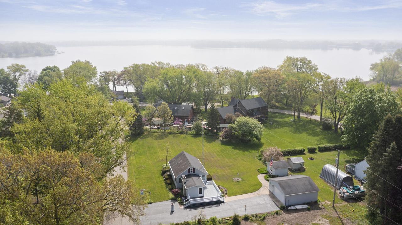 24933 Hiawatha Dr, Dover, WI 53139
