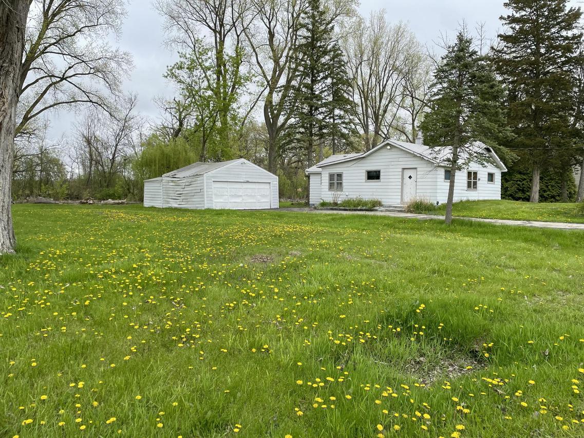 27328 113th St, Salem Lakes, WI 53179
