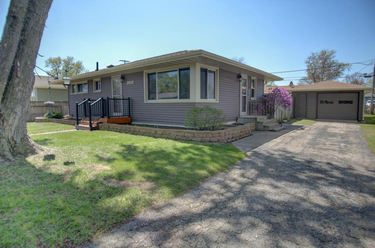 2531 2nd Ave, Campbell, WI 54603