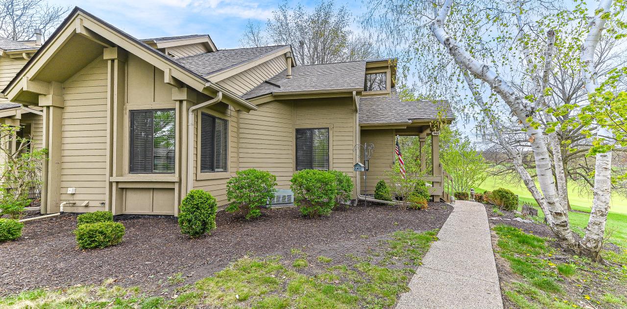 901 Duck Pond Rd, Fontana, WI 53125