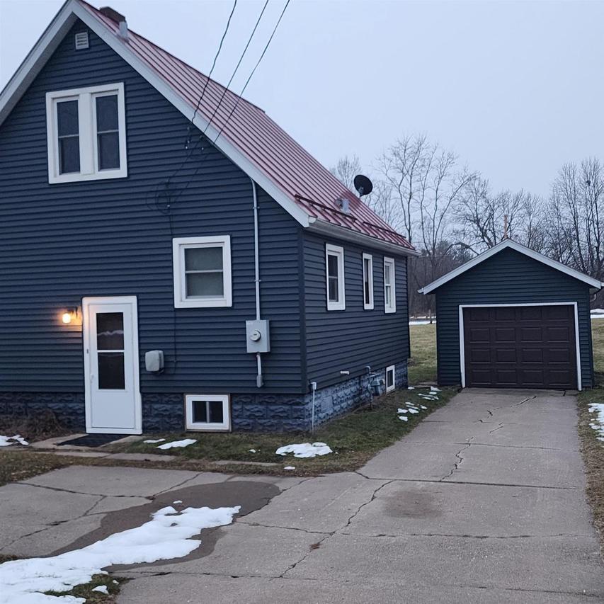 410 Pierce St, Black River Falls, WI 54615