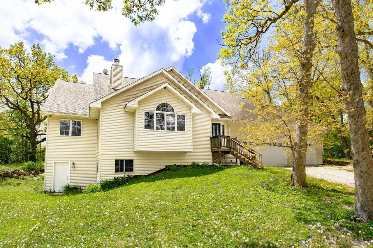 W8839 Hickory Rd, Richmond, WI 53115