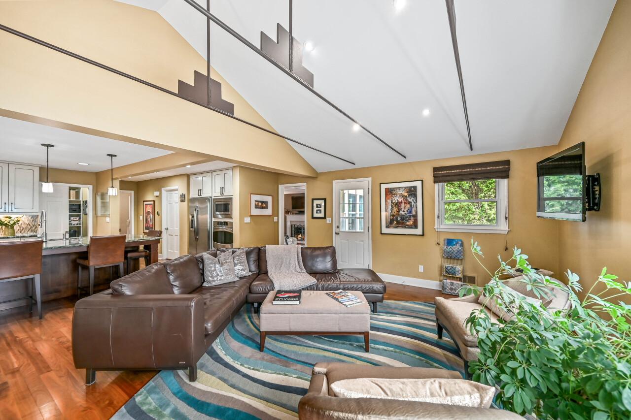 6225 N Berkeley Blvd, Whitefish Bay, WI 53217