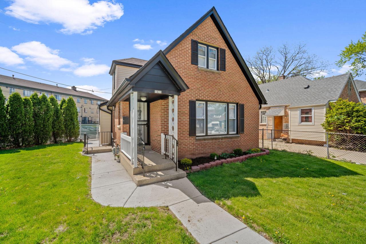 3423 N 41st St, Milwaukee, WI 53216