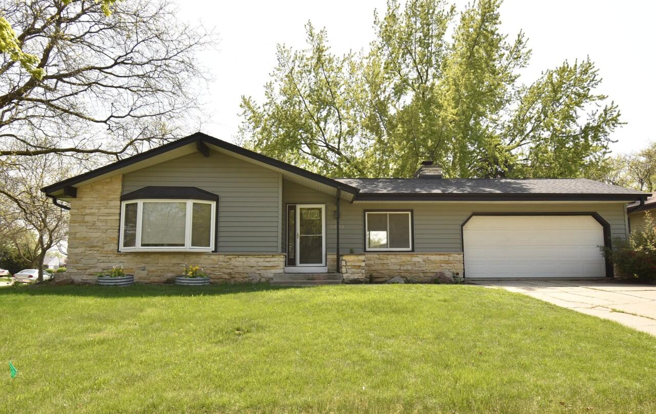 1003 W Wake Forest, Oak Creek, WI 53154