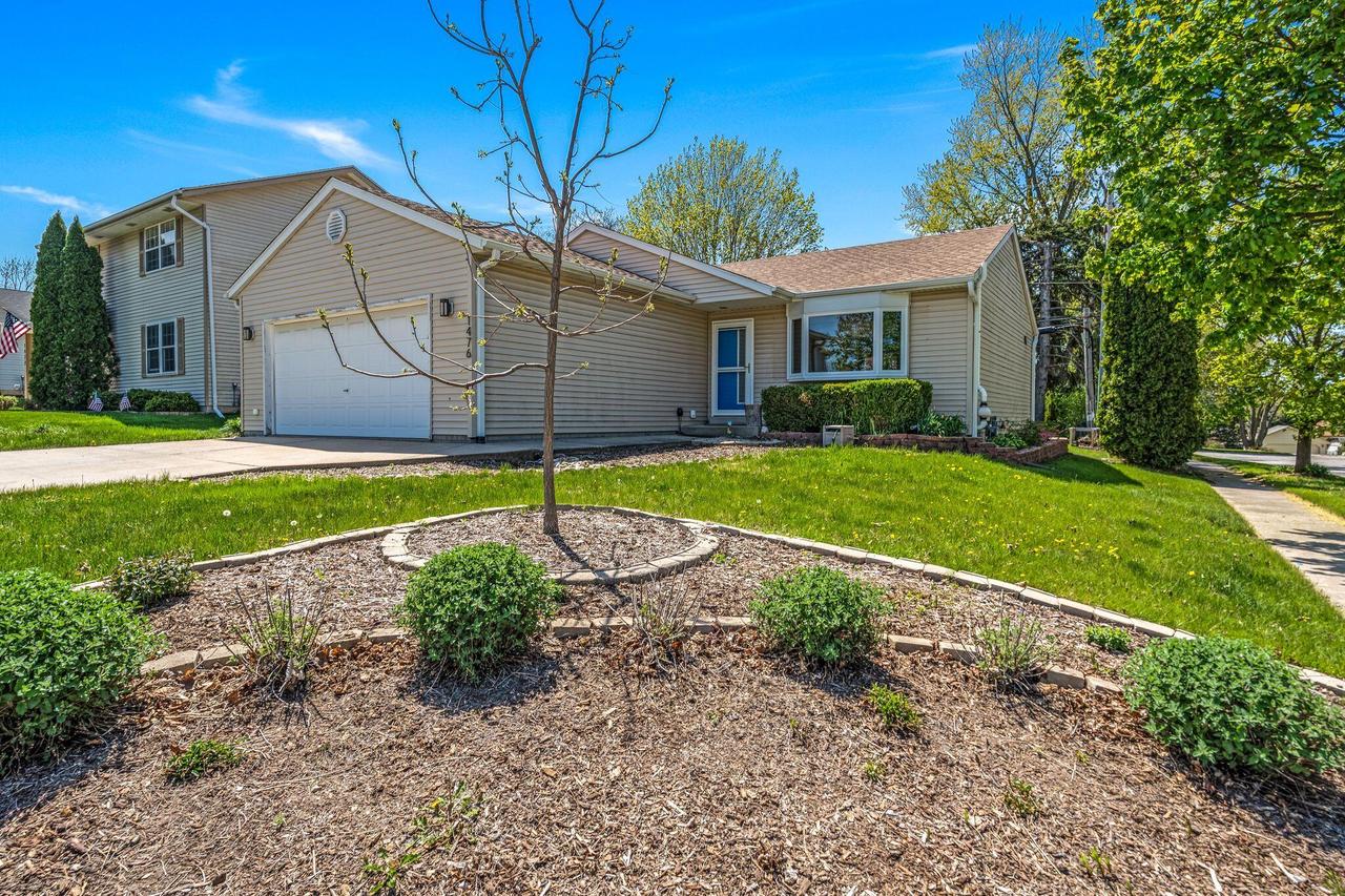 1476 Paul Ln, Waukesha, WI 53186