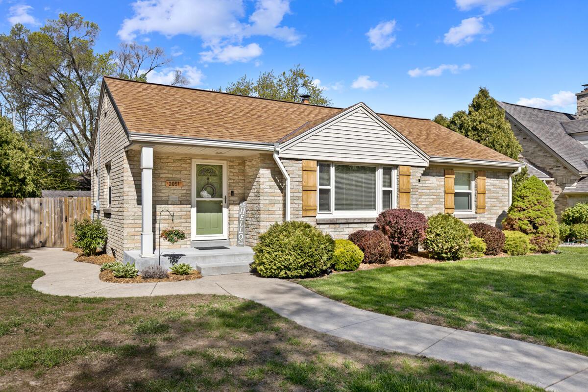 2051 S 106th St, West Allis, WI 53227