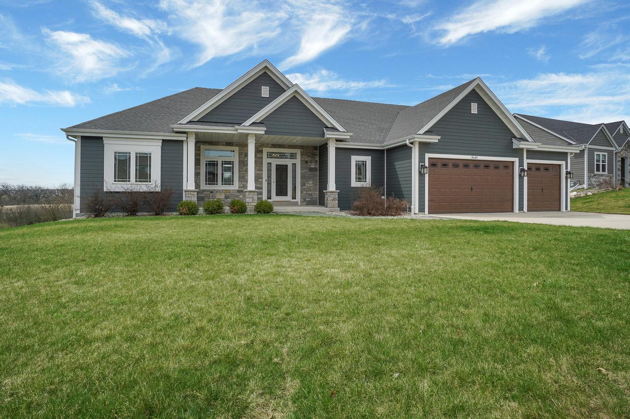 3649 Howell Oaks Dr, Waukesha, WI 53188