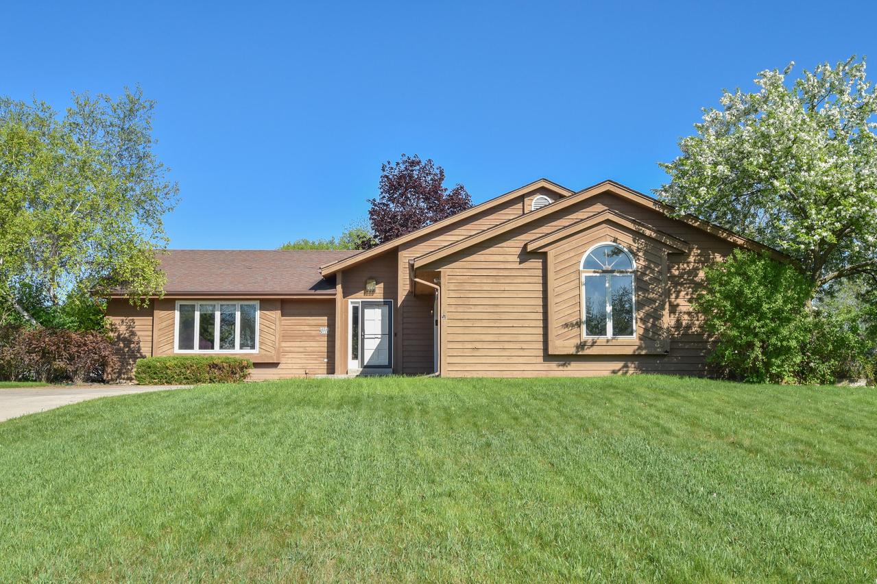 W168N9742 Chippewa Dr, Germantown, WI 53022
