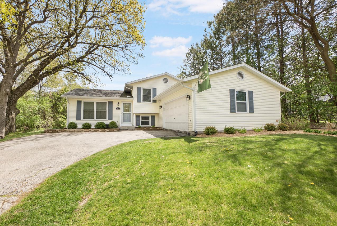 913 E Imperial Dr, Hartland, WI 53029