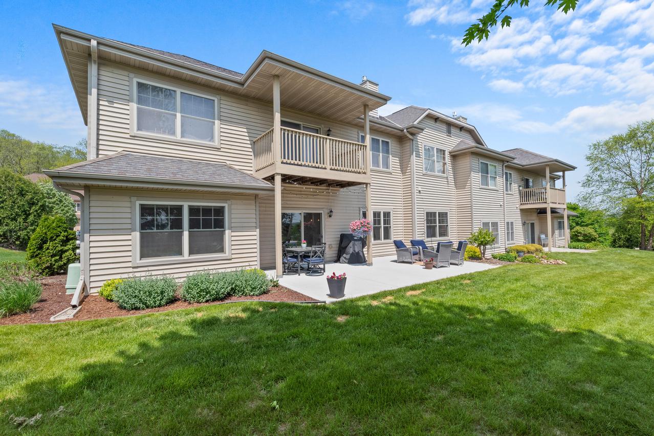 957 Autumn Ridge, Hartford, WI 53027