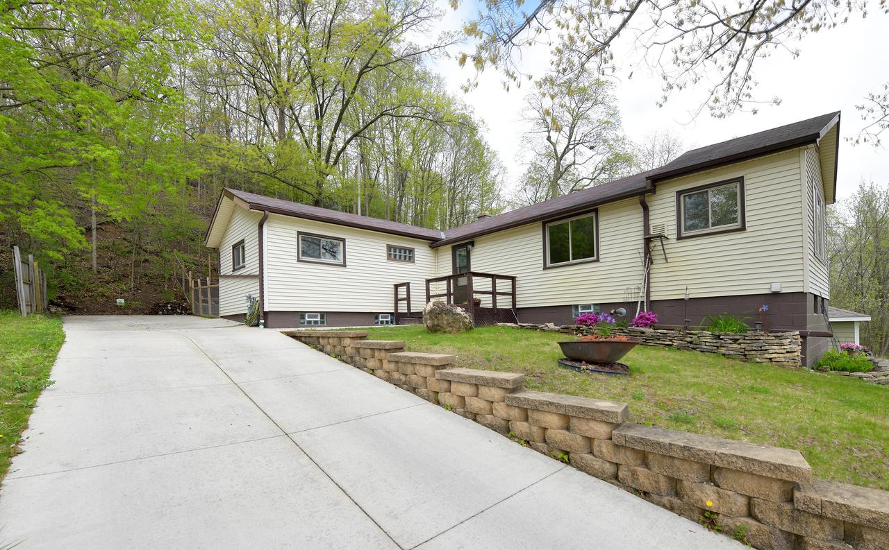 1437 Lake Dr, Richfield, WI 53033