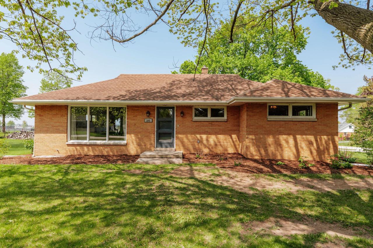 245 Fairway Dr, Brookfield, WI 53005