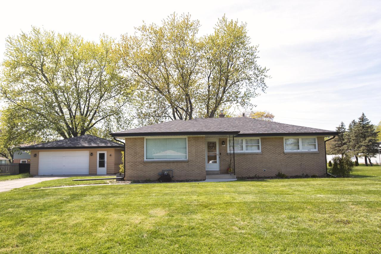 5311 S 115th St, Hales Corners, WI 53130