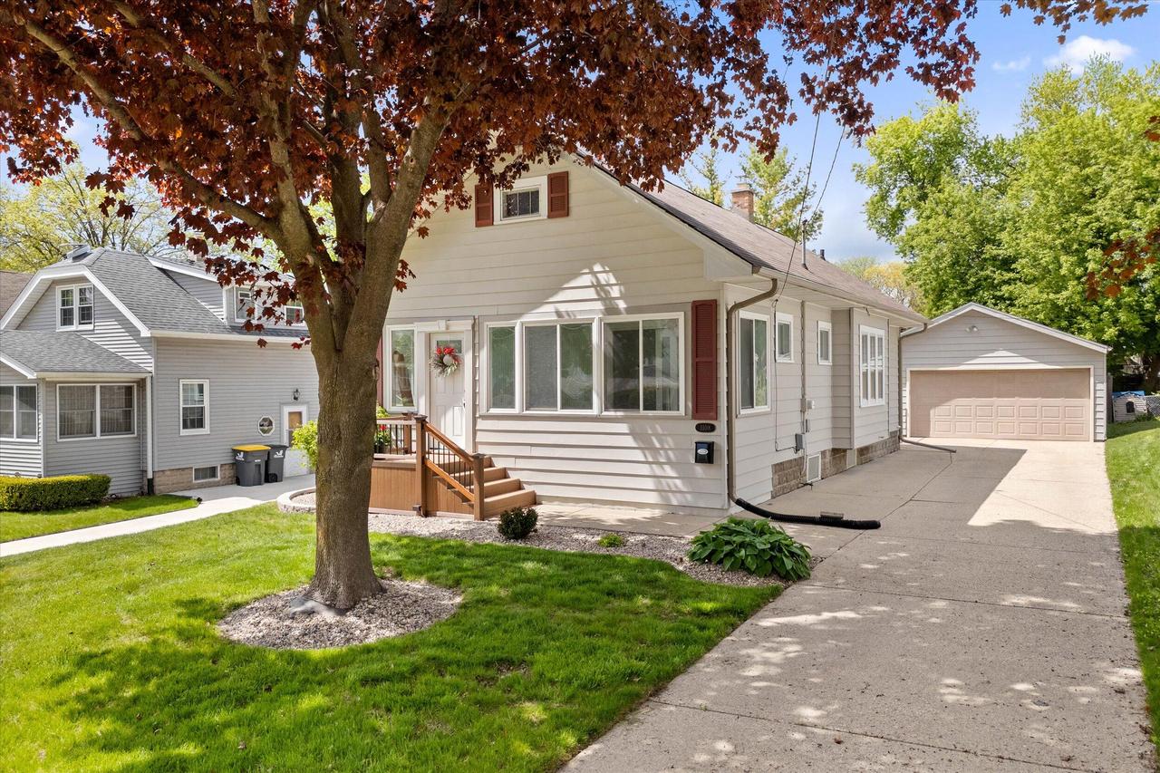 1108 Lindbergh Ave, Waukesha, WI 53188