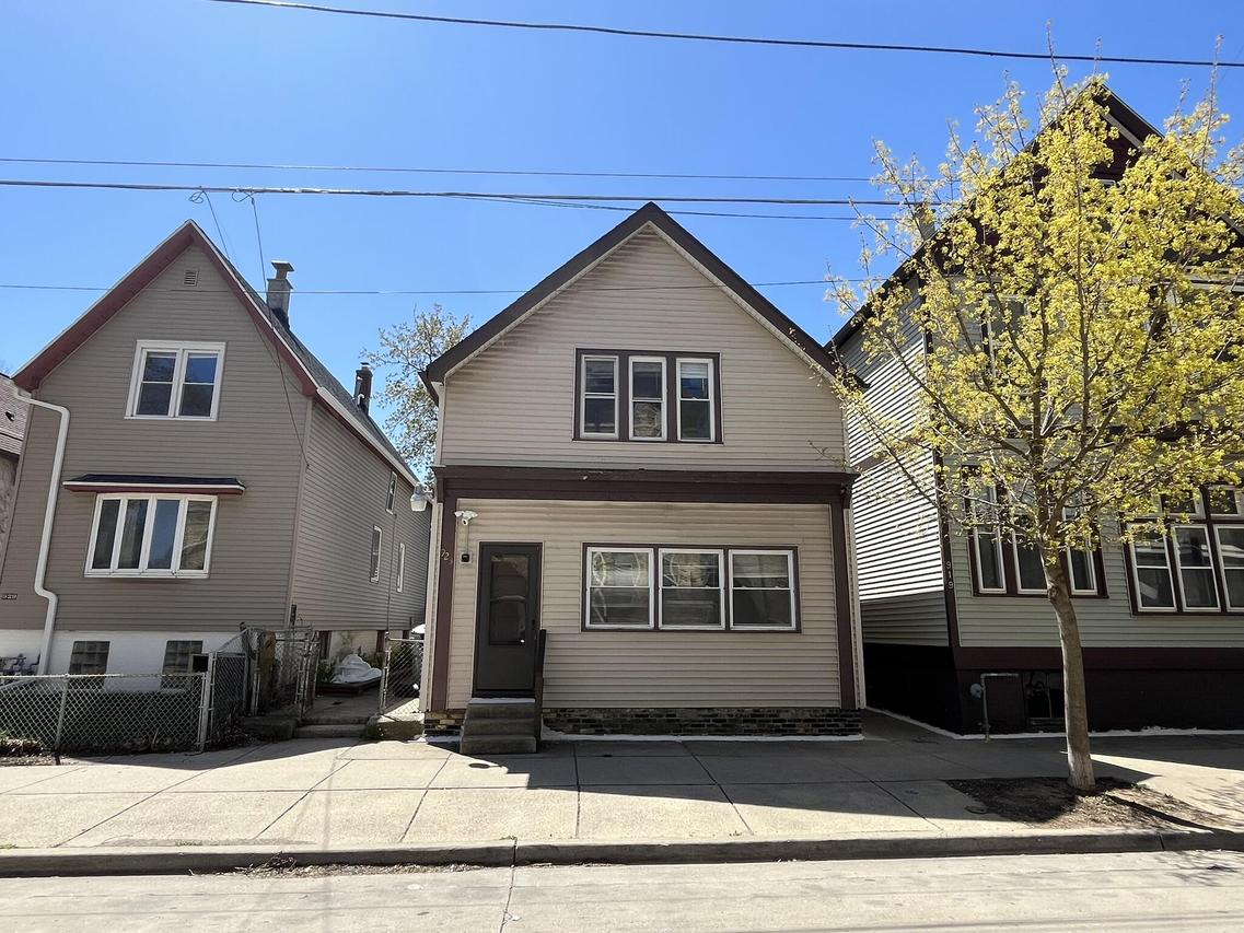923 E Clarke St, Milwaukee, WI 53212