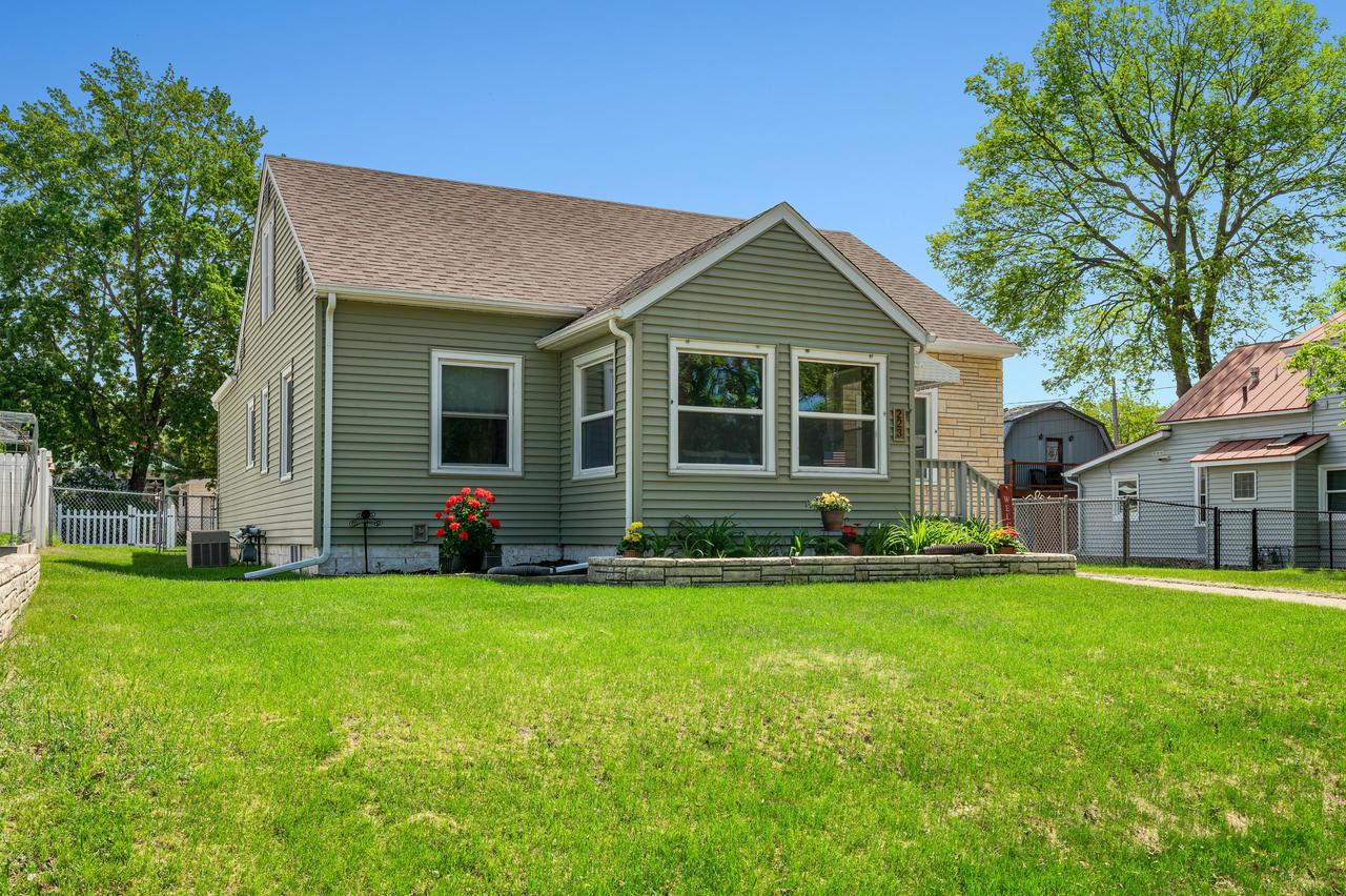 223 22nd St, La Crosse, WI 54601