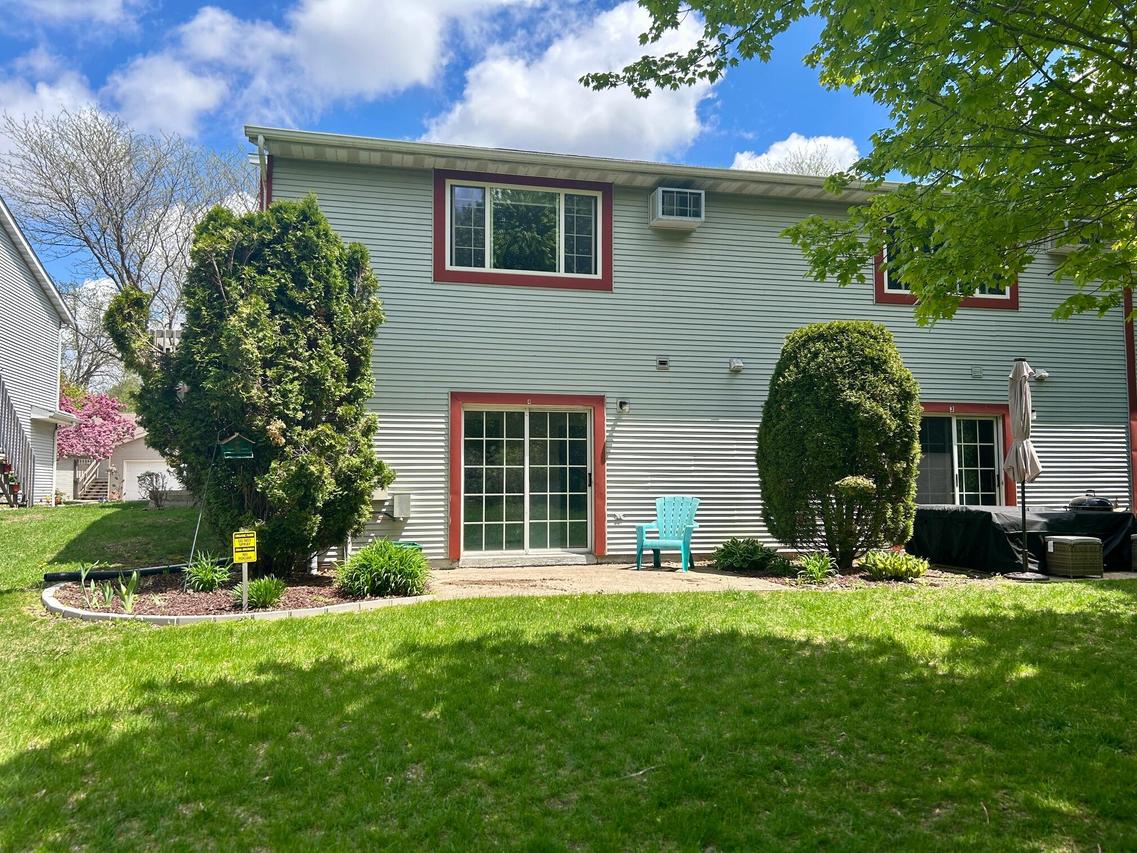 549 Slinger Rd #K-4, Slinger, WI 53086