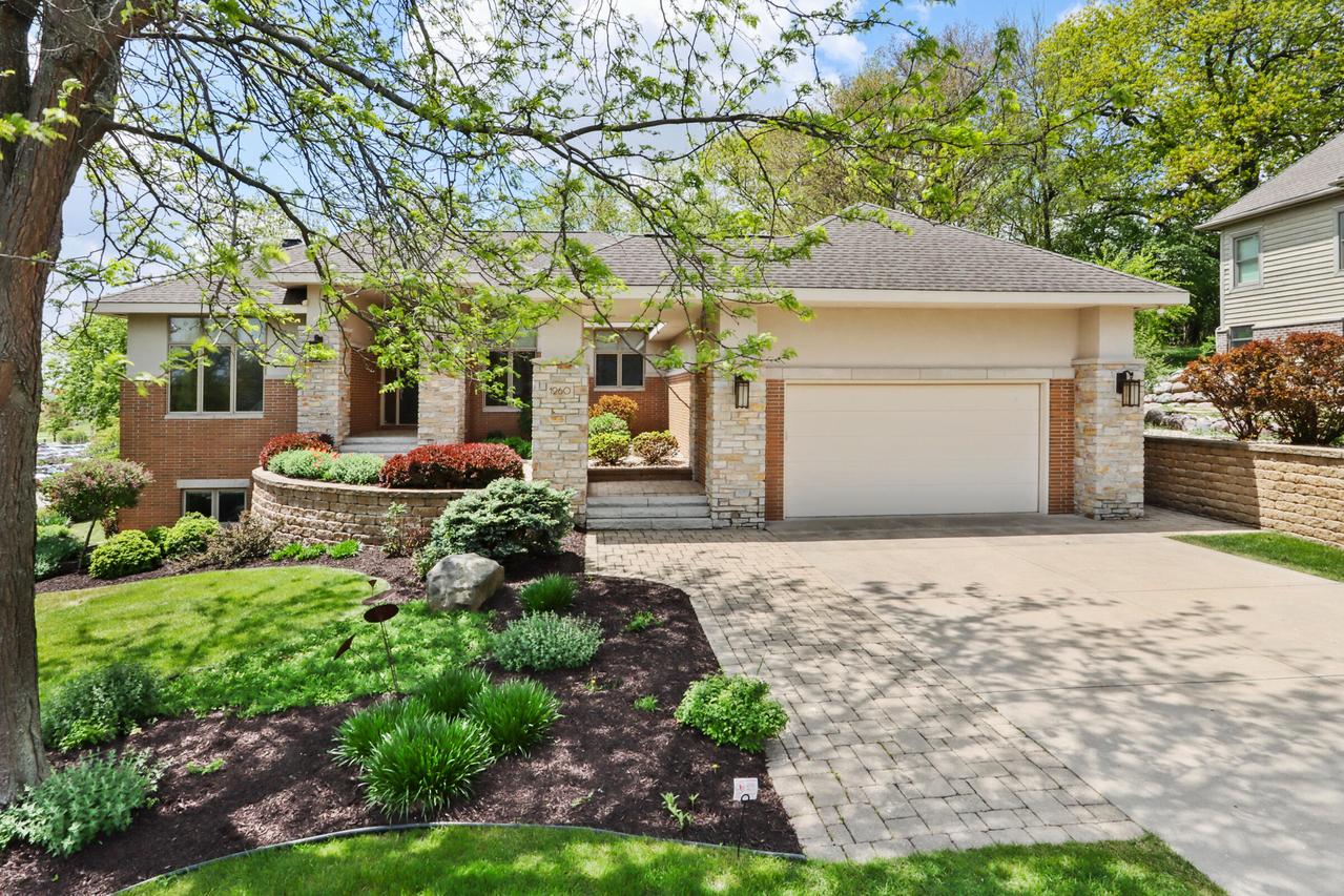 1260 Eagle Dr, Geneva, WI 53147