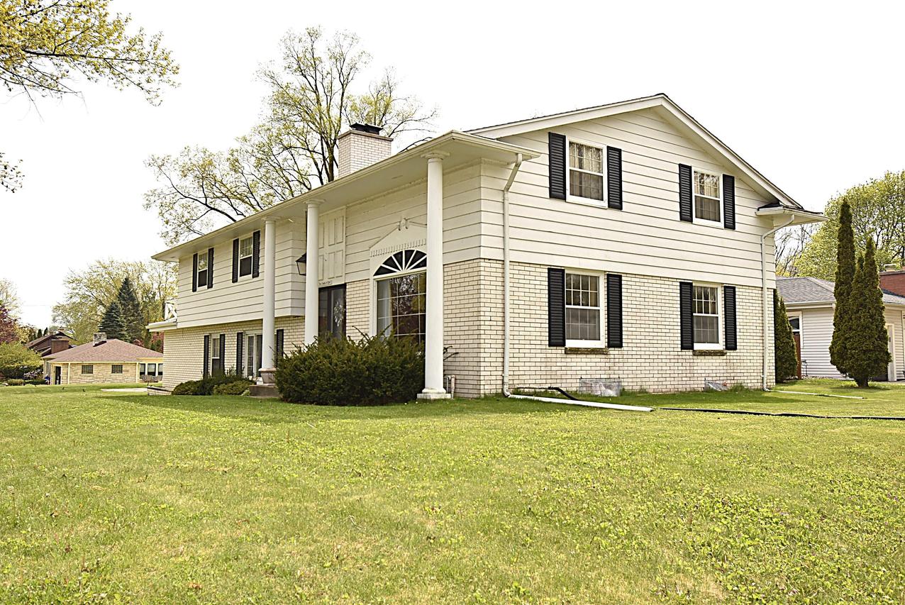 208 Fairview Ave, South Milwaukee, WI 53172