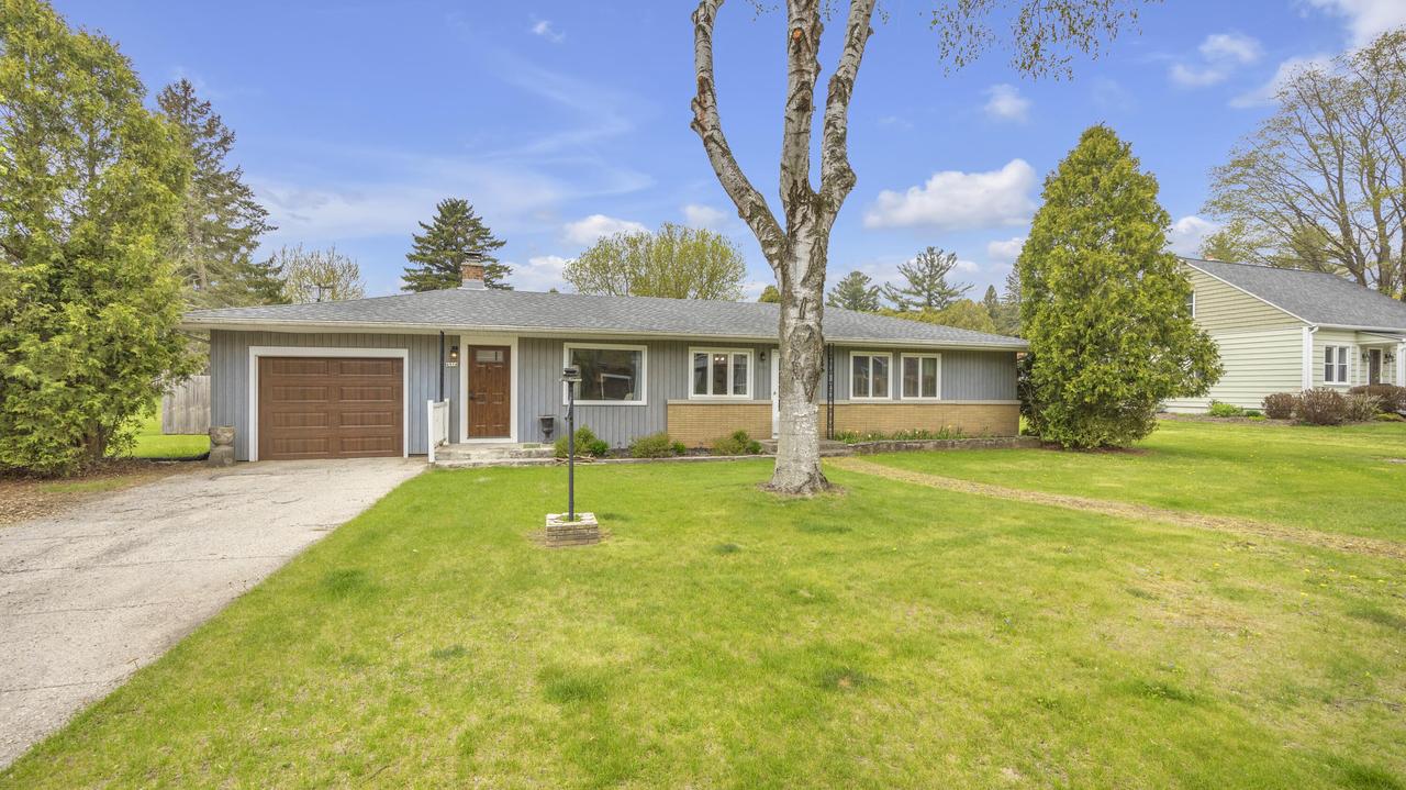 4914 S 10th St, Sheboygan, WI 53081