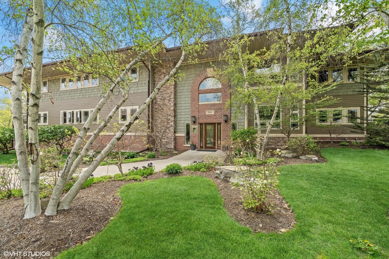 415 S Wells St #804, Lake Geneva, WI 53147