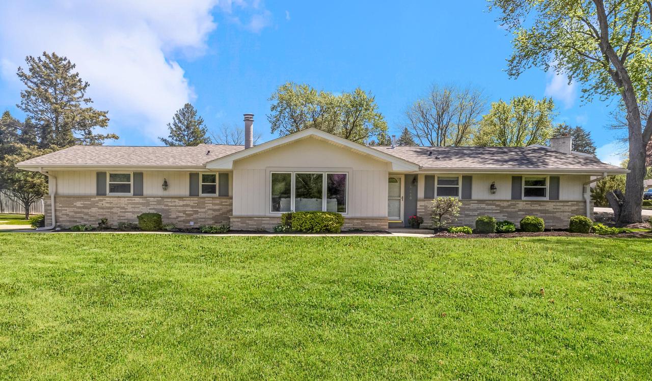 3440 Sleepy Hollow, Brookfield, WI 53005