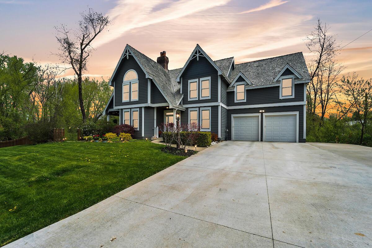 5201 Hunt Club, Wind Point, WI 53402
