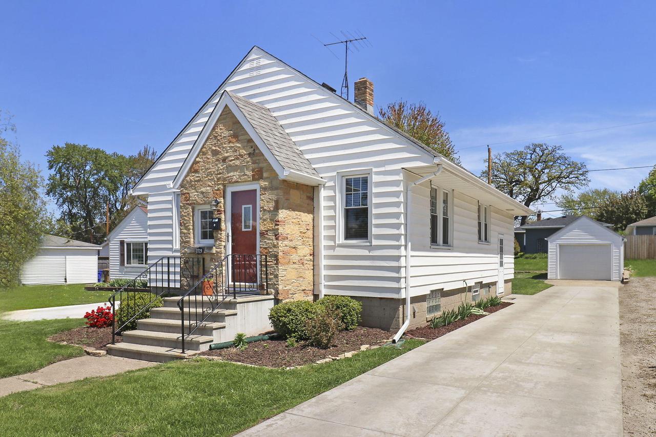 7729 Pershing Blvd, Kenosha, WI 53142