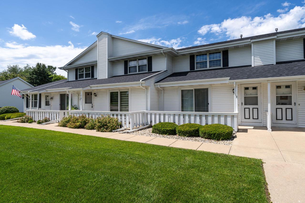 628 Westbury Ln #3, Delavan, WI 53115