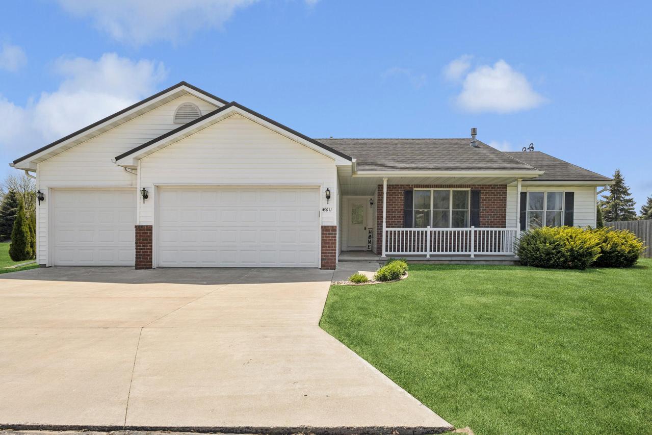 W6611 W Flagstone Ct, Greenville, WI 54942