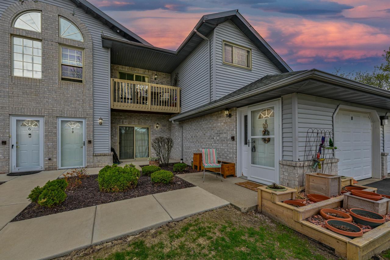 9436 W Loomis Rd #8, Franklin, WI 53132
