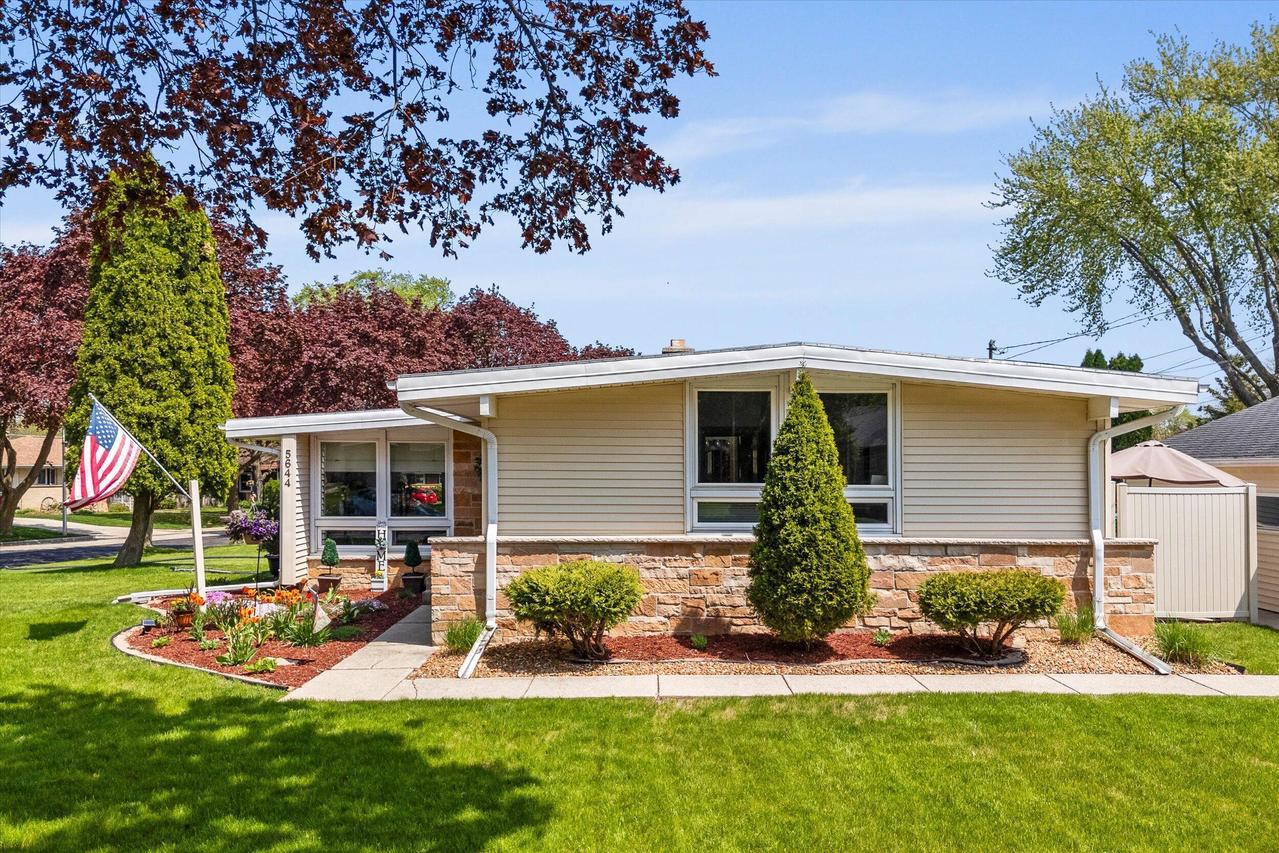 5644 S 39th St, Milwaukee, WI 53221