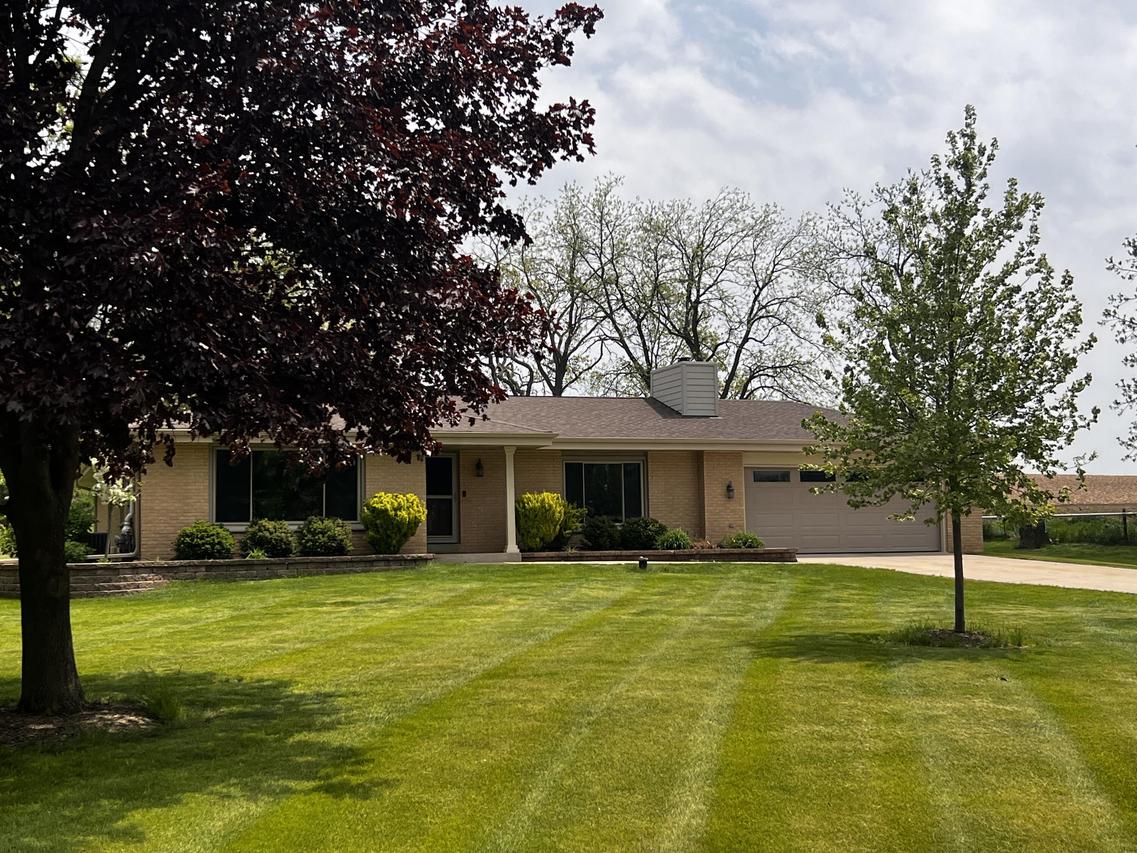 W243S10280 Meadow Cir, Vernon, WI 53103